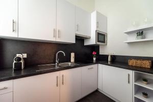 Pristine 1BR Steps from City by HM