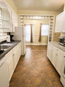 1st Base Apt 1Star Baseball Rentals