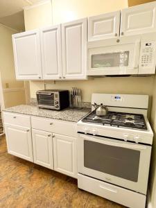 1st Base Apt 1Star Baseball Rentals