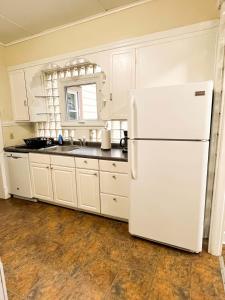 1st Base Apt 1Star Baseball Rentals