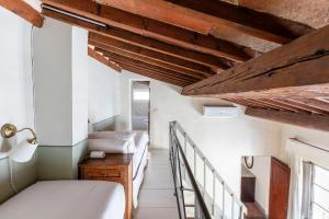 Large 1 Bedroom Duplex with Sofa Bed & 2 Single Beds