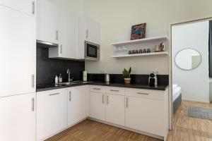 Spacious 2BR Near Attractions by HM