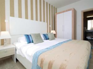Apartment Perla Resort-2 by Interhome