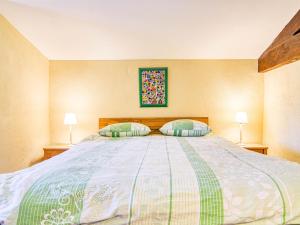 Maisons de vacances Holiday Home La maison aux volets bleus by Interhome : photos des chambres