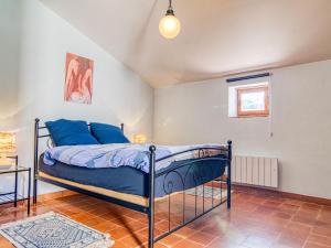 Maisons de vacances Holiday Home La maison aux volets bleus by Interhome : photos des chambres