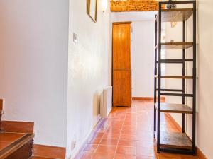 Maisons de vacances Holiday Home La maison aux volets bleus by Interhome : photos des chambres