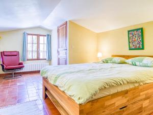 Maisons de vacances Holiday Home La maison aux volets bleus by Interhome : photos des chambres