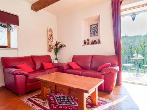 Maisons de vacances Holiday Home La maison aux volets bleus by Interhome : photos des chambres