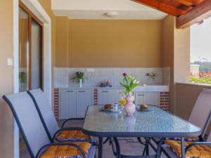 Apartment Emili by Interhome 