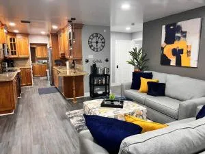 King Bed, 3 miles to Stadium - Opa-locka