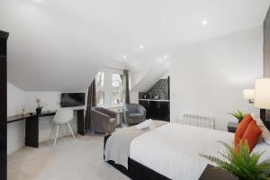 Modern city centre studio apartment