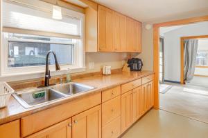 Lakefront Salem Retreat - Fish, Swim, Kayak and More