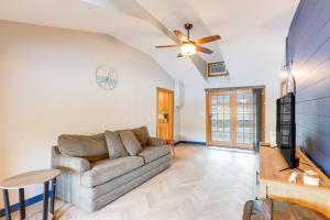 Lakefront Salem Retreat - Fish, Swim, Kayak and More