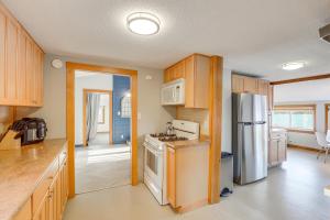 Lakefront Salem Retreat - Fish, Swim, Kayak and More