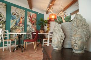 WELCOME TRAVELLER FRIDAS ROOMs