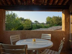 06D - Appartement spacieux avec terrasses, jardin et piscine