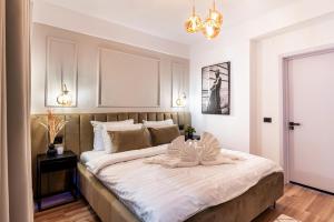 Prime Central Location & Cozy Comfort: Apartments near Sala Palatului