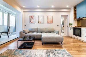 Prime Central Location & Cozy Comfort: Apartments near Sala Palatului