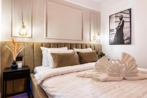 Prime Central Location & Cozy Comfort: Apartments near Sala Palatului