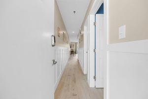 Newly Renovated Condo with Beach access steps away
