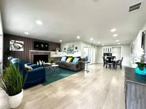 Mins To Pasadena Charm & Rose Bowl - La Crescenta