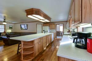 5 Bedroom Vacation Home Next To Silver Dollar City