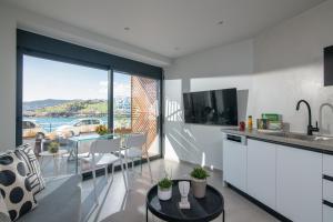 Beachfront Salty Sea Luxury Suite 2