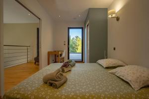 Maisons de vacances Maison de 4 chambres avec piscine privee jacuzzi et terrasse a Noves : photos des chambres