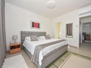 Holiday Home Sea side by Interhome