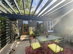 SWEET HOME WOODLAND HILLS - Glenview