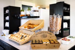 Hotels Face West Le Pontet : photos des chambres