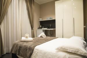 Residence Black & White