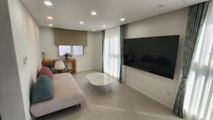 Suite 2 Phòng Ngủ (Two-Bedroom Suite)