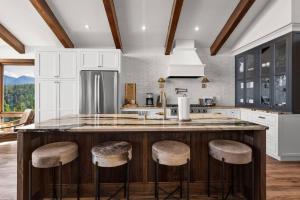 Modern Mountain Lake House