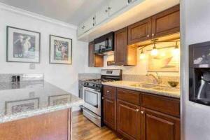 Belmont Shore Beach Bungalow, 2 min walk to town!