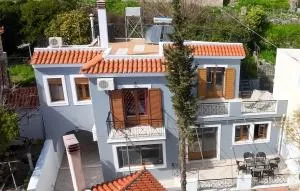 Ouranias House - 卡罗维西