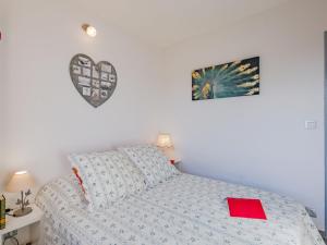 Apartment La Nuit de Mai-6 by Interhome