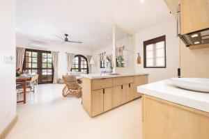 Beach, Oceanfront 2BR, 2BA Condo in Las Catalinas - Plaza Mercado 12