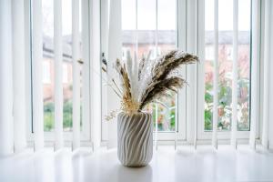 Number 21: A Breathtaking Chester Cottage with Parking