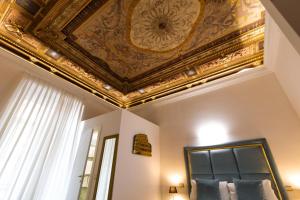 Cavour LR Collection