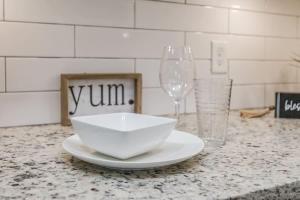 Backyard bbq amazing hot tub1