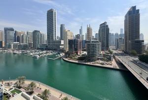 Luxury apartment 3 beds Marina view