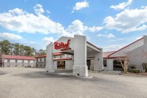 Red Roof Inn & Suites Newport News - 纽波特纽斯
