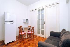 Studio p 3 pessoas simples, uma quadra da praia, 3min metrô Arcoverde, atrás do Copacabana Palace