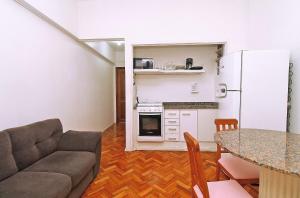 Studio p 3 pessoas simples, uma quadra da praia, 3min metrô Arcoverde, atrás do Copacabana Palace