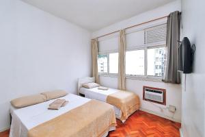 Studio p 3 pessoas simples, uma quadra da praia, 3min metrô Arcoverde, atrás do Copacabana Palace