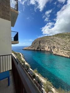 Seafront Apartment with Amazing Sunset View