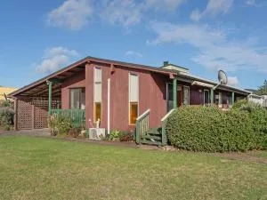 Golden Days - Whitianga Holiday Home - Cooks Beach