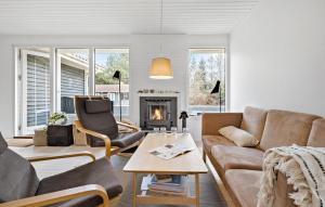 Nice Home In Sjællands Odde With Wifi