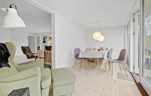 Nice Home In Sjællands Odde With Wifi